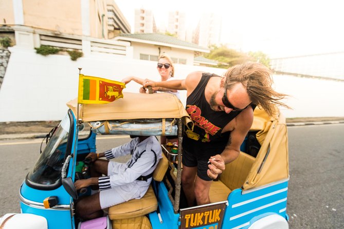 Colombo Tuk Tuk Safari - Drinks in the tuk-tuk: fun factor with a clear rule