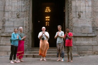 Colombo Tuk Tuk Tour - Pettah: Wholesale Streets, Temple Atmosphere, and Real Busy Life