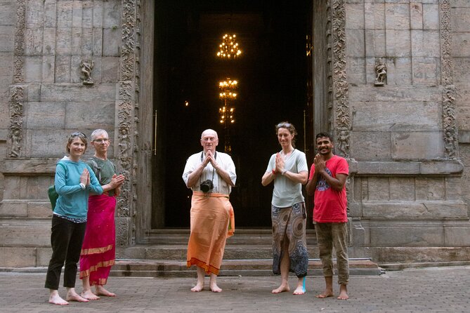 Colombo Tuk Tuk Tour - Pettah: Wholesale Streets, Temple Atmosphere, and Real Busy Life