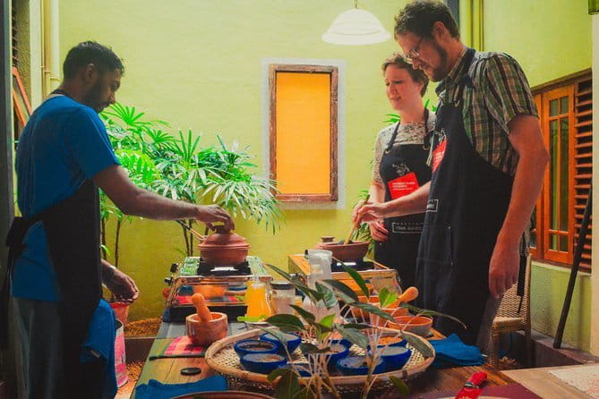 Cooking Class Sri Lanka with Locals - Lunch and Dinner Included: Eating What You Make