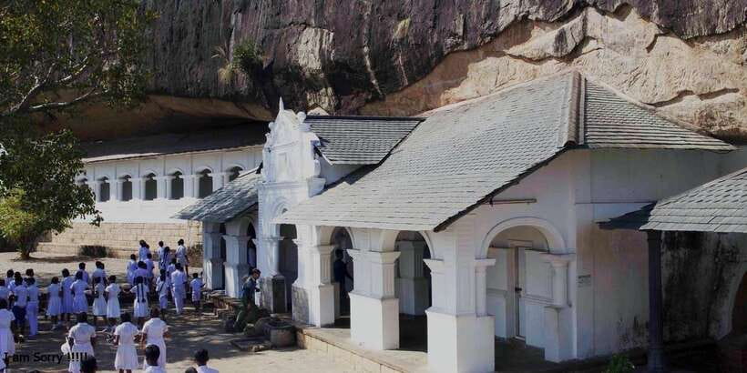 Dambulla: Caves Temple & Traditional Village Tour with Lunch - Sri Lankan lunch in a village house: food you can talk about