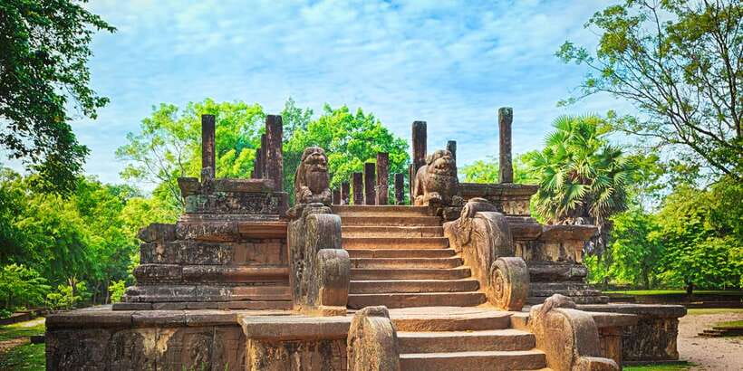 Day Trip to the Ancient Capital of Polonnaruwa From Colombo - Demala Maha Seya and the wider shrine mix