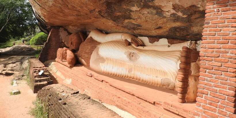 Day Trip to the Ancient Capital of Polonnaruwa From Colombo - Thuparama: a heritage site that adds meaning