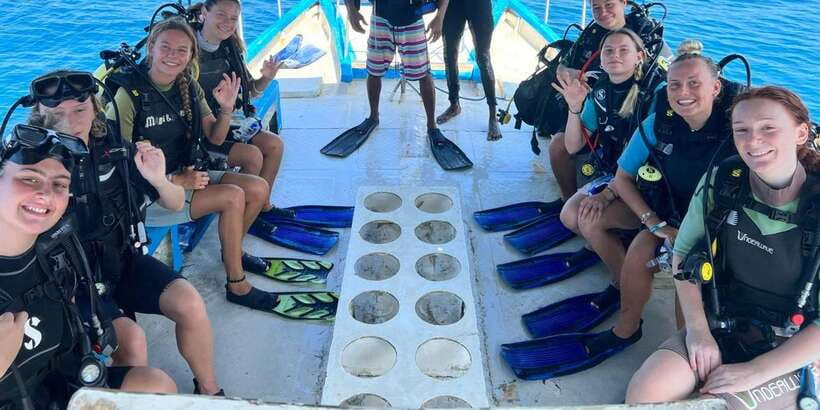 Discover Scuba Diving : Hikkaduwa : Scuba Diving - Rules that matter: what you must not do in and out of the water