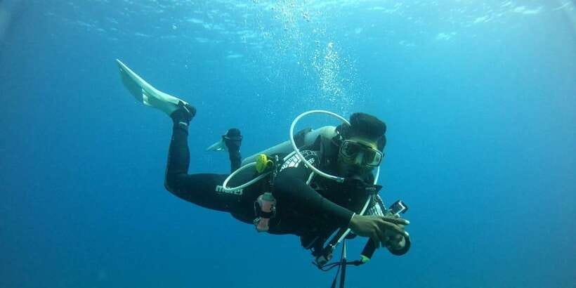 Discover Scuba Diving : Hikkaduwa : Scuba Diving - From safety talk to breathing underwater in calm, shallow water