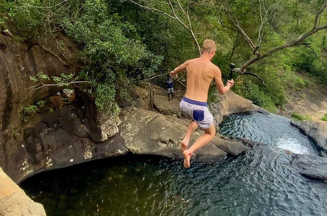 Diyaluma Waterfall Adventure With Local Guide & Lunch - Upper Diyaluma Waterfall and the five pools you can swim