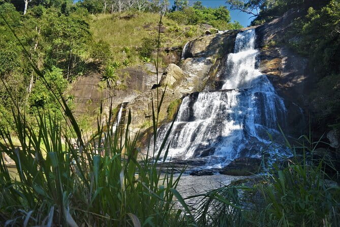Diyaluma Waterfall and Natural Pool Bath With Lunch - The drive from Ella (and why it shapes your day)