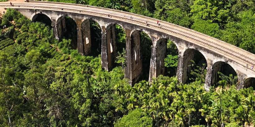 Ella: Little Adam's Peak, Nine Arches Bridge & Waterfalls - What to bring for Ella: the small kit that prevents a miserable afternoon