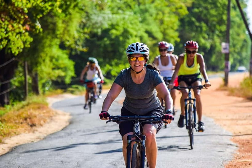 Ella, Sri Lanka Cycle Zone Bike Tour - Meeting at Siloam and sizing up your mountain bike day
