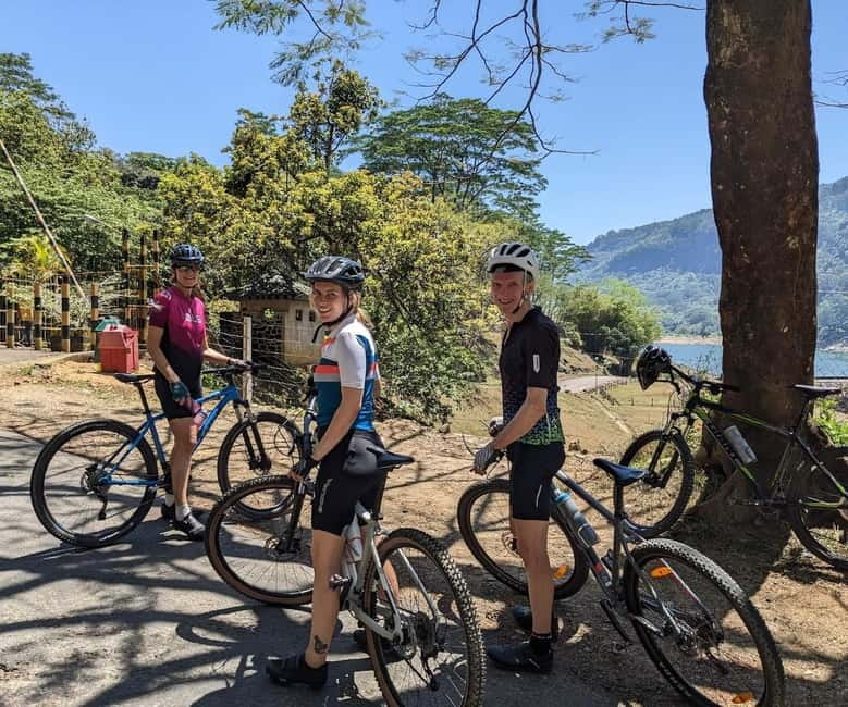 Ella, Sri Lanka Cycle Zone Bike Tour - Demodara Railway Loop viewpoint: the train minutes are the payoff