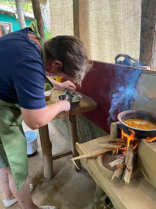 Ella Sri Lanka : Mom's Kitchen Cooking class - Fire, stone, and time-saving tips you can actually use at home