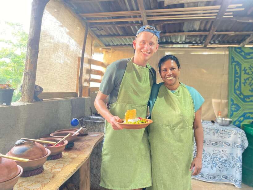 Ella Sri Lanka : Mom's Kitchen Cooking class - The meal: communal eating and the Ella view factor