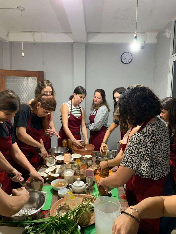 Ella: Sri Lankan Authentic Cooking expirience - Coconut Sambal and Coconut Roti: The Part That Gets Your Hands Moving