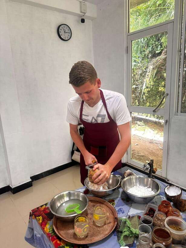 Ella: Sri Lankan Authentic Cooking expirience - The 2-Hour Class Flow: Spices, Coconut Work, and Cooking Roles