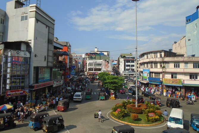 Explore Colombo by Tuk Tuk – All Entry Fees Included - Colombo Lighthouse and Fort Railway Station: quick stops with real skyline payoff