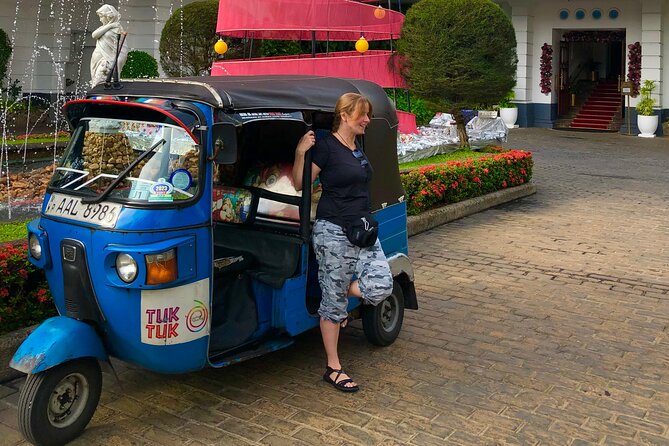Explore Colombo by Tuk Tuk Morning & evening (Private Tours) - The Hindu temple and Seema Malakaya pause: two short spiritual stops