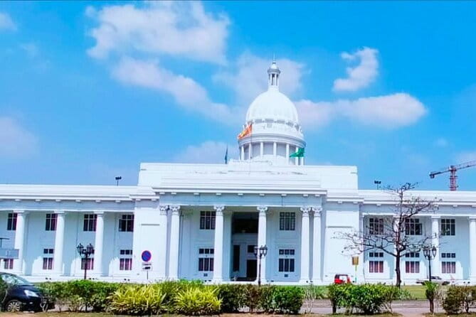 Explore Colombo City Highlights in a Private Tuk Tuk - Galle Face Green to Port City: Colombo’s sea-facing start
