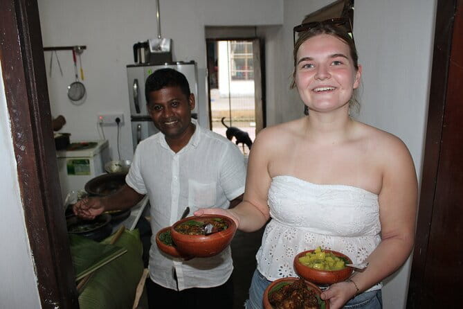 Explore Galle's Hidden Gems & Dine With Locals - Walking the Galle Dutch Fort ramparts loop the smart way