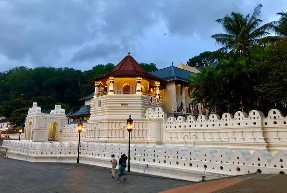 From Colombo: Kandy Temple of Tooth & Elephant Orphanage - Colombo to Kandy in a day: what the long travel really means