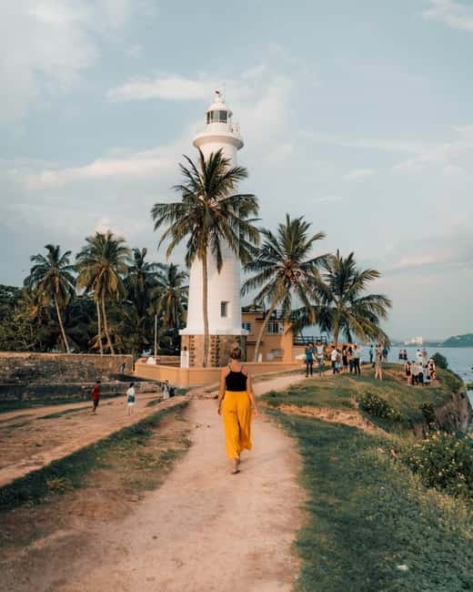From Colombo to Galle Fort and Unawatuna Beach Day Trip - Dawn South Beach and Hikkaduwa coral coast: where the day slows down