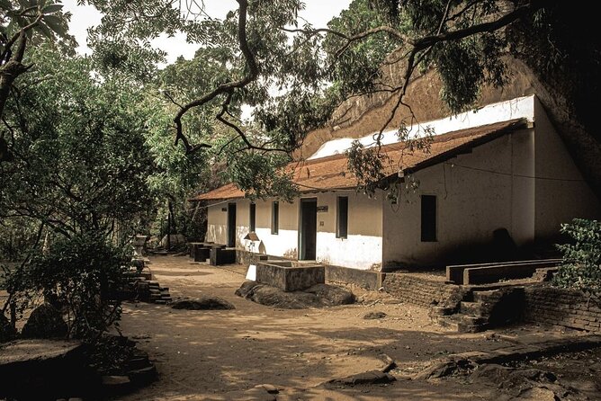 From Colombo to Sigiriya Fortress, Dambulla & Minneriya Safari - Dambulla Cave Temple Detour: Culture Without Needing Another Full Day