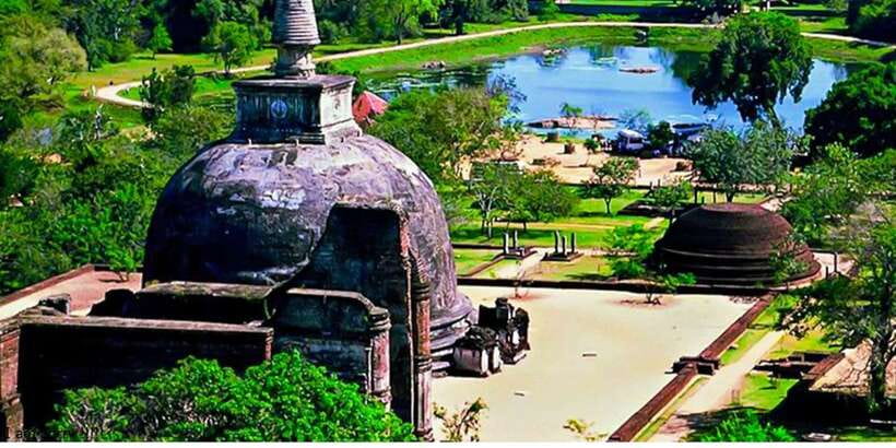 From Dambulla/ Sigiriya: Ancient City of Polonnaruwa by Bike - Royal Palace and Nissankamulla Palace: seeing royal power up close