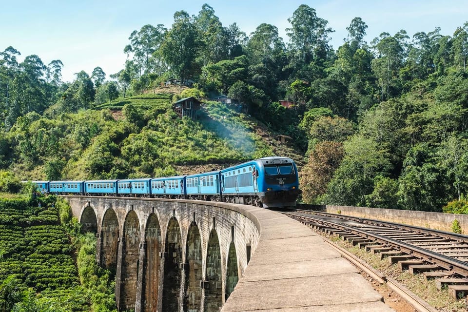 From Ella - All Inclusive Unforgettable Day Trip Tour - Demodara Loop Viewpoint: Setting Up the Train Moment