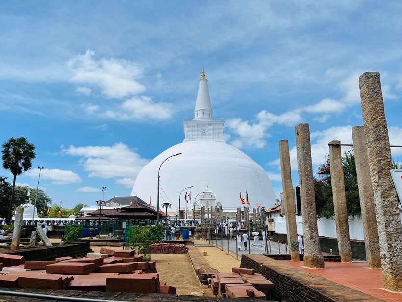 From Kandy: Anuradhapura Day Trip with Lunch - Sri Maha Bodhi Tree: The First Sacred Stop Sets the Tone