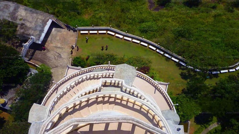 From Kandy: Nuwara Eliya Tour via Ambuluwawa [Private Tour] - Key Highlights You’ll Actually Feel