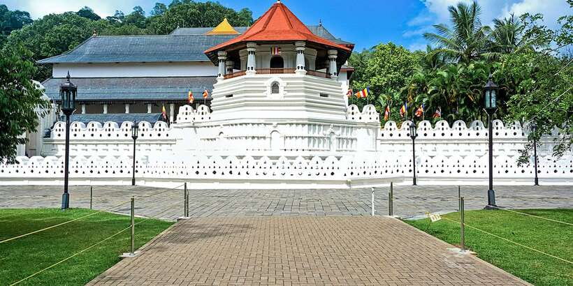 From Kandy: Pinnawala Day Tour - Kadugannawa View Point: the quick scenic reset before elephants