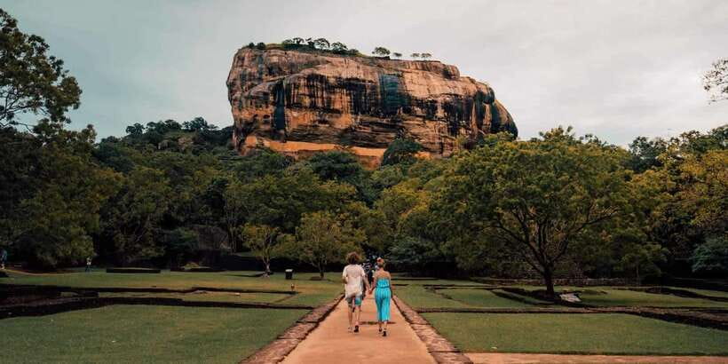 From Kandy: Sigiriya and Dambulla Day Trip - Wildlife viewing time: a break from ruins, with eyes up