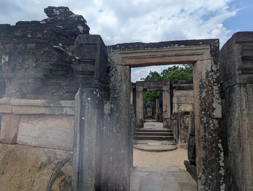 From Sigiriya:Polonnaruwa Day Tour with Farmers lunch - Vatadage, Lotus Pond, and Nissanka Latha Mandapaya: Shapes With Meaning