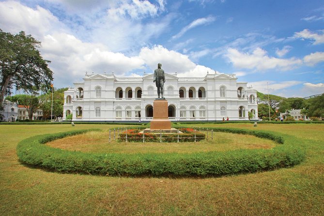 Full Day Colombo City Tour - Galle Face and Galle Face Green: the easiest place to feel Colombo’s pulse