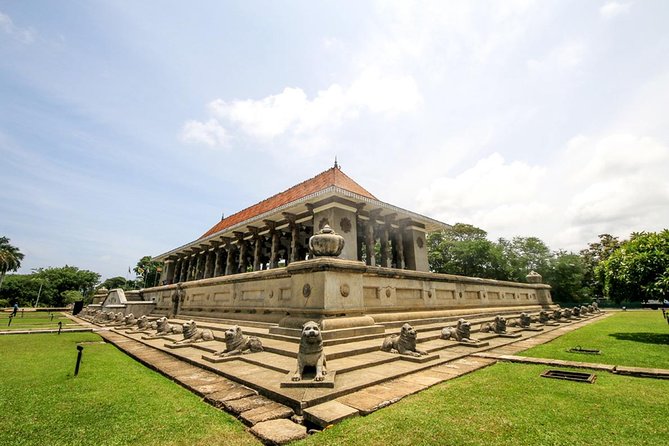 Full-Day Colombo City Tour (Private Car) - Premadasa jewels, Wall Art Street, and Laksala’s state-shop feel