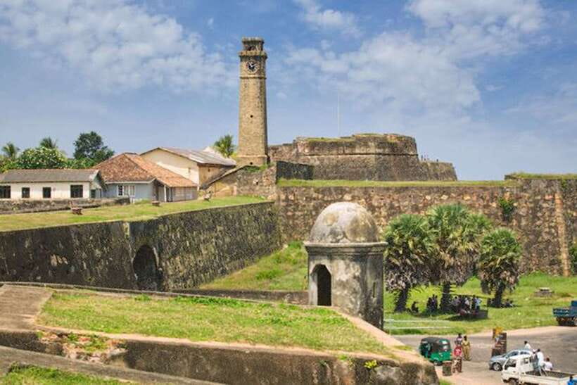 Galle: All Inclusive City & Fort Guided Cycling tour - Guide quality and safety: what to expect on the ground
