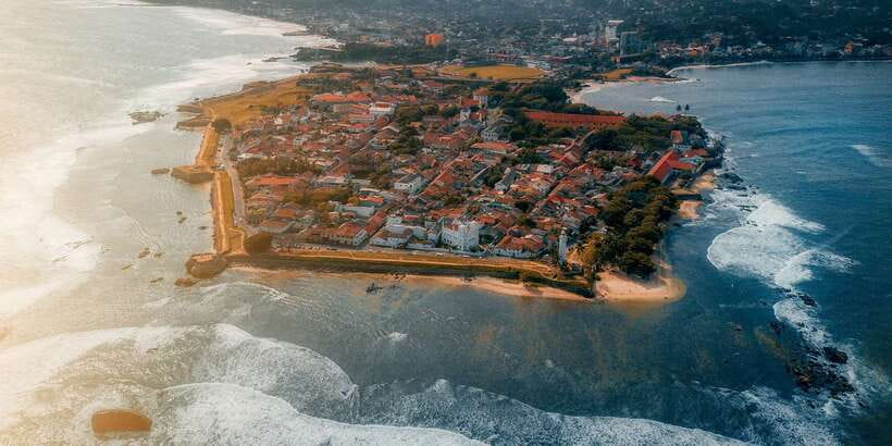Galle and Bentota Day-Tour From Colombo - Hikkaduwa Lunch Break: refuel between wildlife stops and forts