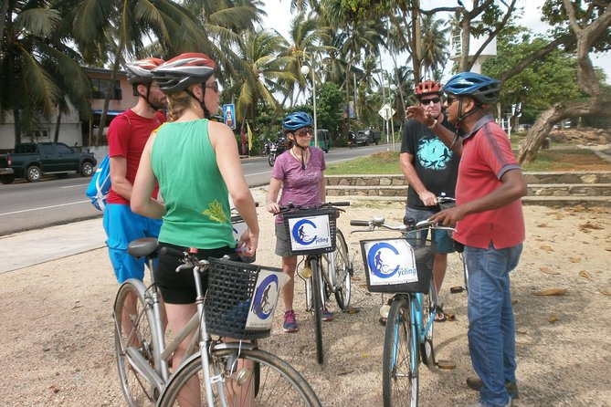 Galle Fort and City Cycling Tour - Choice of E-Bike or Manual - Lighthouse Time: Waterfront Views and the Galle Seaside Stretch
