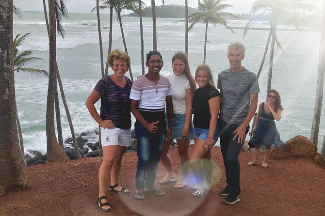 Galle sightseeing tour - Coconut Tree Hill: short stop, big ocean view over Mirissa Bay