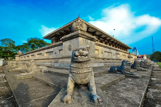 Half Day City Tour of Colombo - Viharamahadevi Park: your planned pause in the middle of the sightseeing