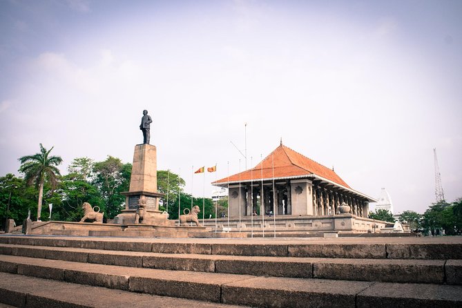 Highlights Colombo Day Tour With Afternoon HIGH TEA In Galle Face Hotel - Colombo Fort zone: the Old Parliament Building and the old lighthouse clock tower