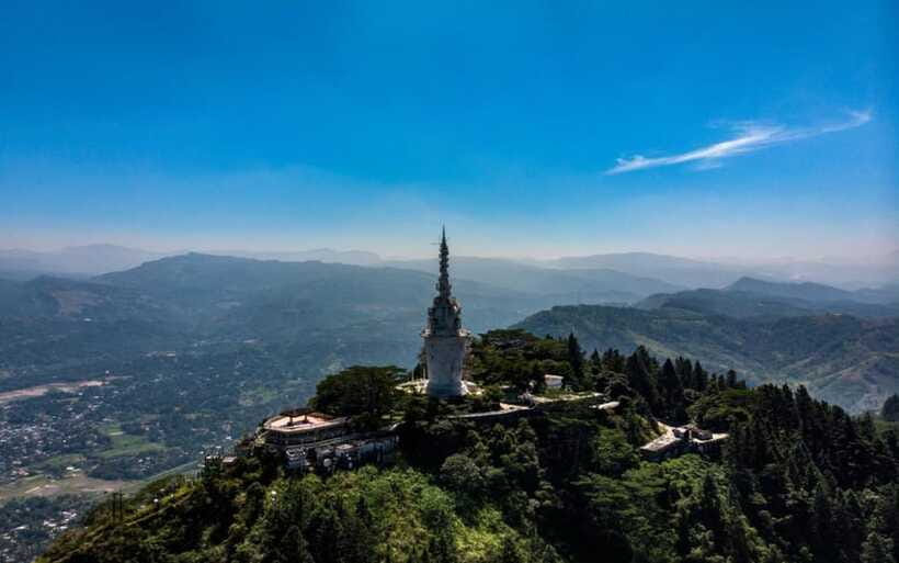 Kandy: Ambuluwawa Day Tour by TukTuk with Local Guide - Kandy viewpoint and central market: photo stop plus a taste of everyday town