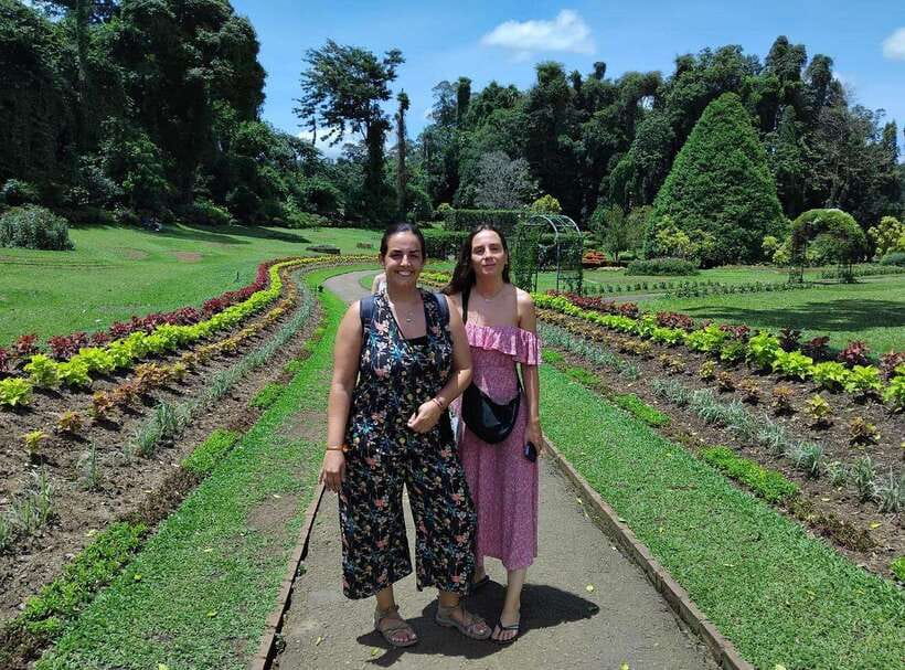 Kandy City Tour by Tuk Tuk with hotel Pickup and Dropoff - Tea factory and herbal/spice gardens: the senses do the explaining