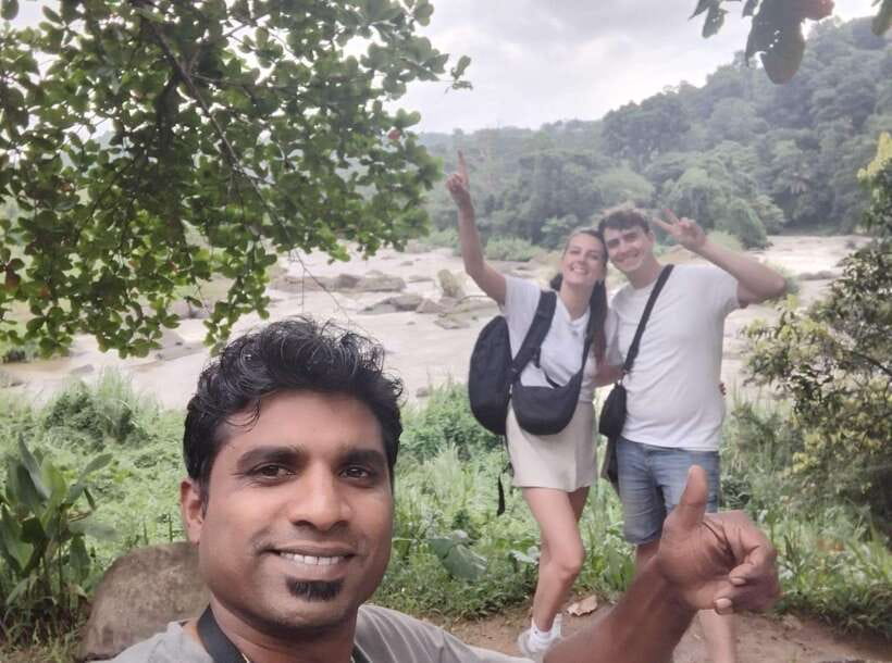 Kandy City Tour by Tuk Tuk with hotel Pickup and Dropoff - Temple of the Sacred Tooth Relic: the spiritual core of the city