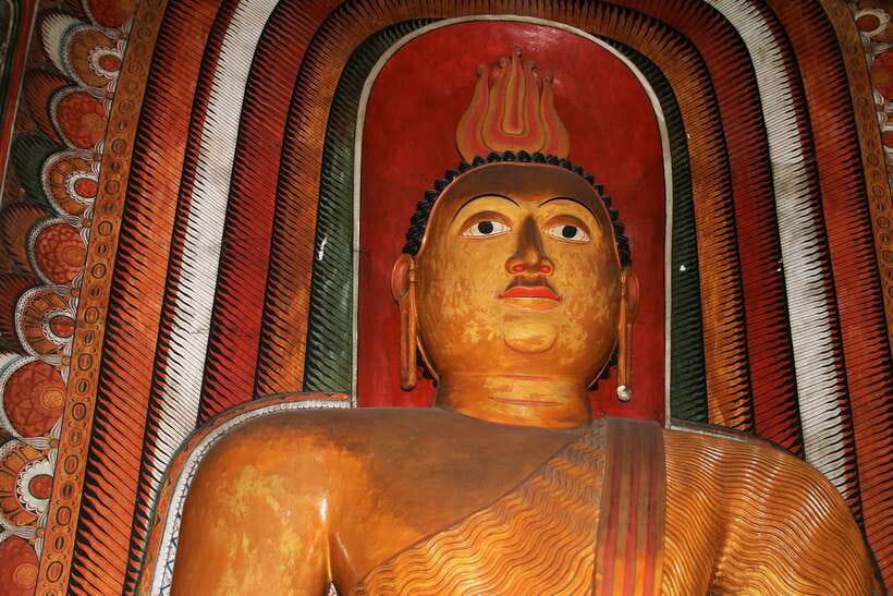 Kandy, Pinnawala Private Day Trip From The West Coast Beach - Temple of the Tooth Relic: sacred, architectural, and not a quick photo stop