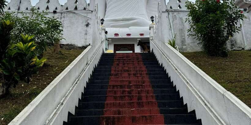 Kandy: Private Guided Tour with Local Highlights by Tuk Tuk - Queen’s Bathing Pavilion: More Than a Pretty Photo Stop