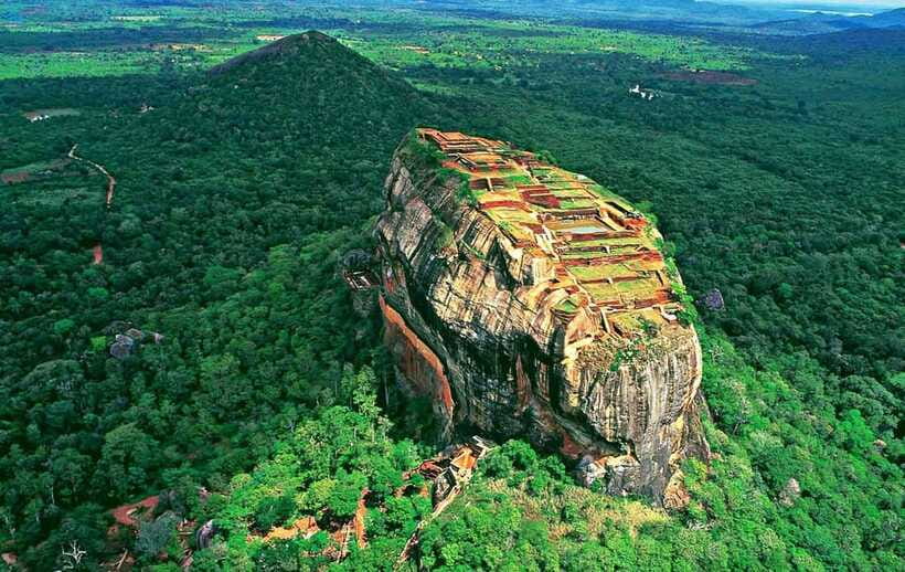 Kandy: Sigiriya Fortress & Cave Temple Full Day Private Tour - On-the-Rock Reality: What Two Hours Feels Like