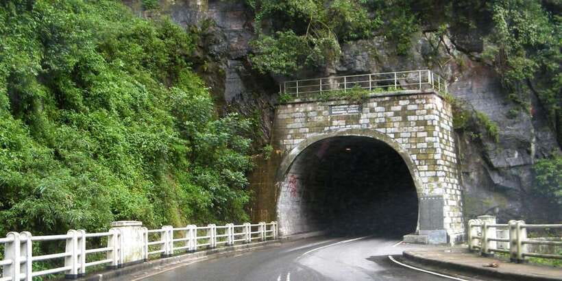 Kandy To Nuwara Eliya Drop Tour - Sri Lanka - Ramboda viewpoints: where the scenery opens up