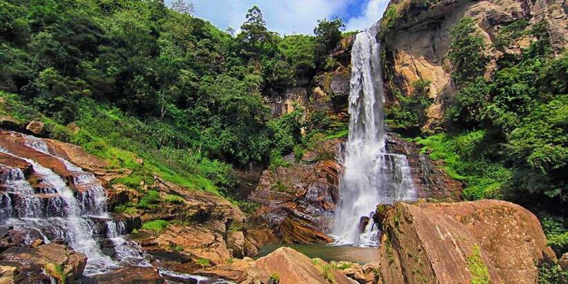 Kandy To Nuwara Eliya Drop Tour - Sri Lanka - Morning start: Asgiriya Stupa and a real look at crafts
