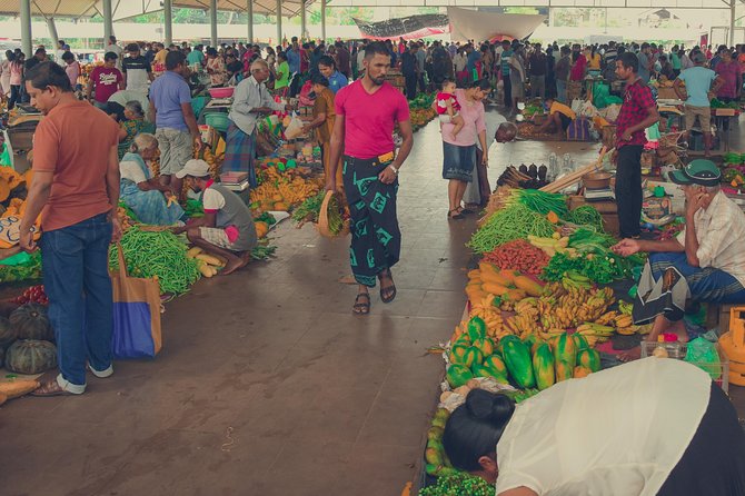 Market Tour and Hands-On Cooking Class Colombo - The Table Rules: Sri Lankan Dining Etiquette You Can Use Immediately