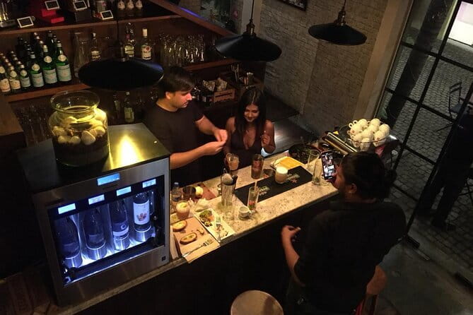 Mix it Like a Lankan in Unawatuna - Meet Ash the #DrunkenLankan: The Host Makes It Fun